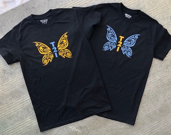 ADULTE - Chemises de sensibilisation à la trisomie 21 ~ hommes et femmes, t-shirt noir unisexe avec motif papillon « T21 » jaune et bleu, Gildan, Bella et toile