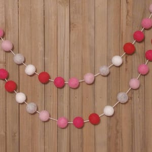 Red White Pink and Gray Felt Ball Garland, Valentine&#39;s Day Decor, Holiday Party Mantel Decoration