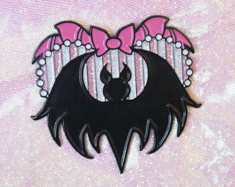 Bat Enamel Pin- Pink Heart Pin, Lapel pin, Heart Patch, Bat Pin, Halloween Pin, Pins for Ita Bag, Pink Pin for jacket, Mall Goth, Goth Pins