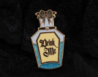 Enamel Pin - Glitter Alice in Wonderland Drink Me Bottle  - Poison Bottle - Lapel Pin - Pearl - Bow - Cute - Disney Fantasy Pin - Fan Art