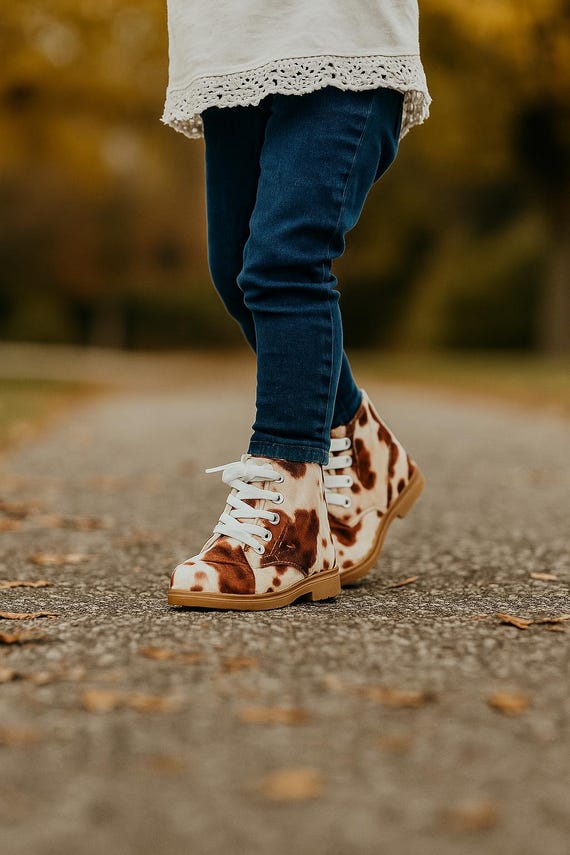 cowboy boots cow shoes print