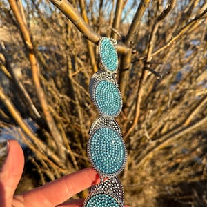 Cinturón vaquero turquesa con diamantes de imitación para niña: Cinturón vaquera ajustable con brillo