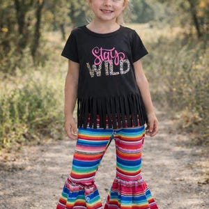 Ensemble avec bas clochette Stay Wild pour filles | Jeu de fusées éclairantes cowgirl Serape image 1