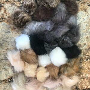 Kunstpelz Pom Pom: Accessoire, Hut Accessoire, elastische Schlaufe (10,5 cm)