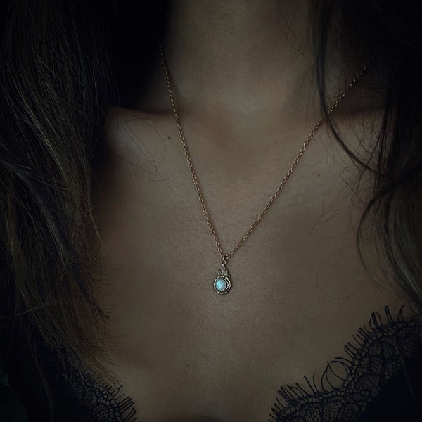 Arabella - Antique Gold Moonstone Necklace - Gold Rainbow Moonstone Necklace - Antique Moonstone Pendant Necklace