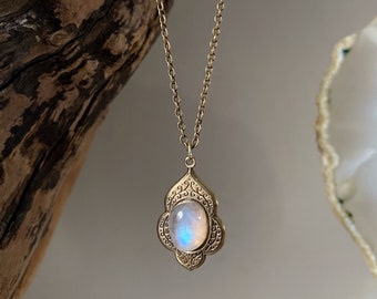 Mara - Antique Rainbow Moonstone Necklace - Moonstone Necklace - Vintage Moonstone pendant - moonstone choker - july birthstone gift