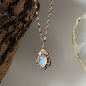 Mara - Antique Rainbow Moonstone Necklace - Moonstone Necklace - Vintage Moonstone pendant - moonstone choker - july birthstone gift