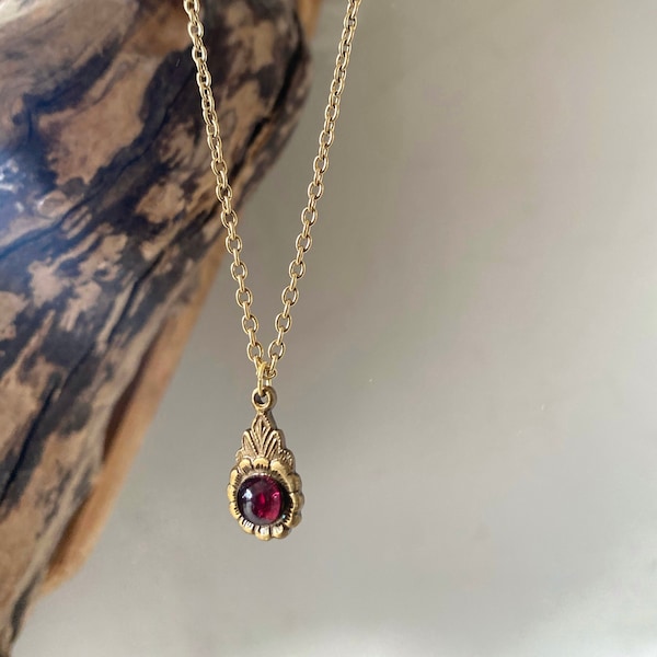 Arabella - Antique Gold Garnet Necklace - Gold Garnet Necklace - Antique Garnet Pendant Necklace, 2nd Anniversary necklace, Valentine's Day