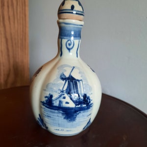 Vintage Delft, small bottle with stopper, P. Hoppe Distilleries, Amsterdam, Hand painted, Zuid Holland, liquor bottle, cruet