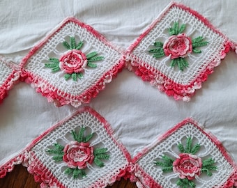 Crocheted Diamond Rose Pillow Case Pair, vintage