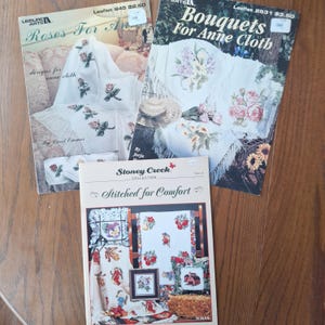 Afghanska korsstygnsmönster, val, buketter, rosor, frukter, julänglar, ladugård, penséer