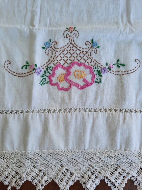 Set 2 Federe Cuscino Stile Francese Con Bordo All'Uncinetto: 51x66 Cm, 100% Cotone Leggero, Chiusura A Busta - Romantico E Morbido