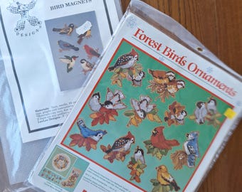 Vogelornamenten, getelde borduurpakketten, plastic canvas, keuze, bosvogels, vogelmagneten