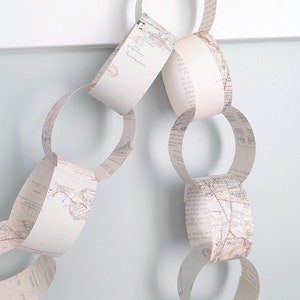 Kit de corrente de papel de mapa vintage, 31 correntes e adesivos de números para contagem regressiva/decoração, feito com mapas vintage
