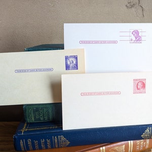 Nieużywane rządowe karty pocztowe, 2, 3, 4 centy ze znaczkami, Franklin, Lincoln i Statua Wolności, 3,25 x 5 cali, lata 50. XX wieku