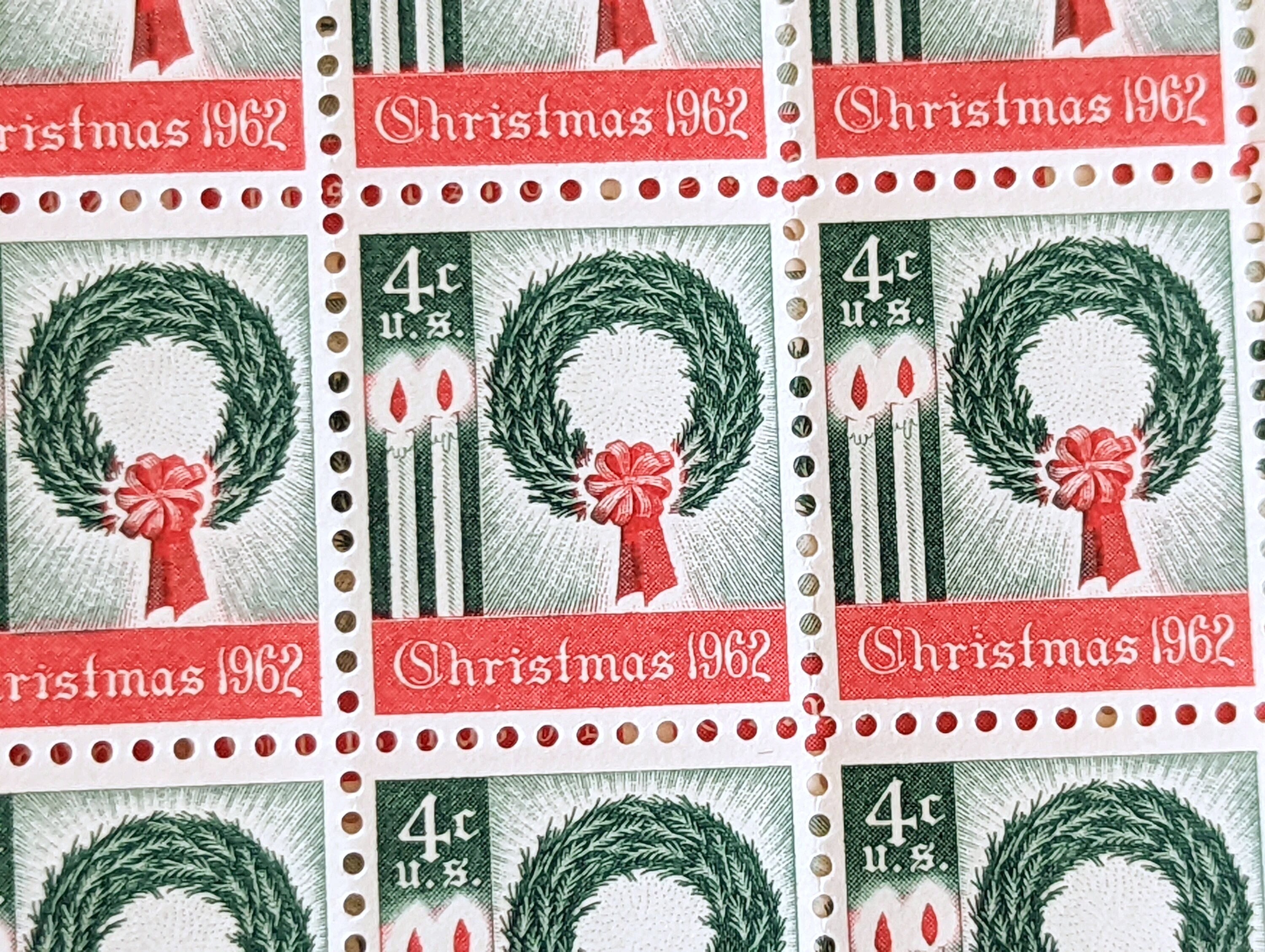 Sheet of 100 Christmas Wreath and Candle Stamps, Vintage Unused  display picture 1