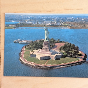 Cartão postal não utilizado de Nova York, Estátua da Liberdade na Ilha da Liberdade, mercadoria da cidade