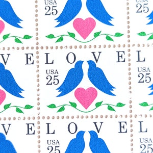 Hoja de 50 sellos de 25 centavos con palomas y corazones, sin usar, 1994