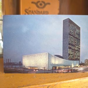 Carte postale de la Bibliothèque des Nations Unies non utilisée