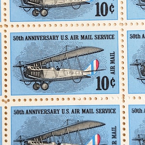 Hoja de 50 sellos del 50.° aniversario del Servicio Postal Aéreo de EE. UU., 1968, sellos postales sin usar de 10 centavos