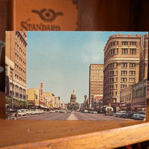 Ongebruikte Congress Avenue en de Texas Capitol-briefkaart, Austin