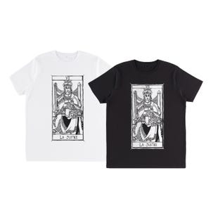 T-Shirt La Justice „Tarot de Marseille“ Tarot-Karten von LA JUSTICE. Kurz geschnittenes, übergroßes, gerolltes und Fitness-Tanktop. Große Arkana T-Shirt
