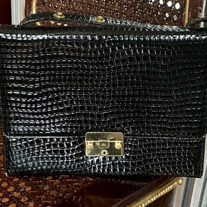 Vintage faux crock Black Handbag gold metal clasp shoulder bag