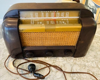 Antica radio a tubo a onde corte in bachelite modello 66X1 RCA Victor del 1946 - Funziona -