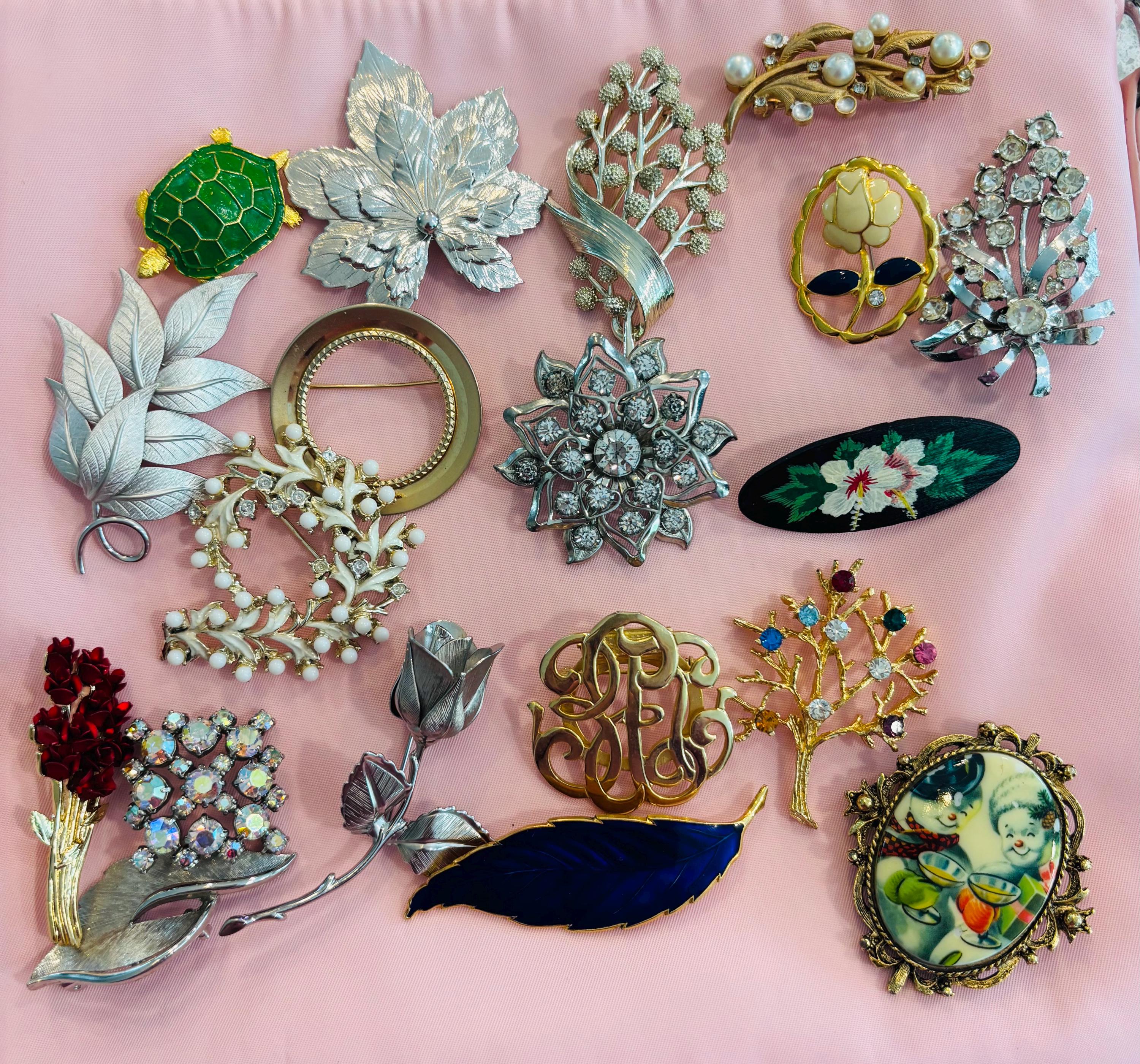 Giovanni | Gold Costume - Vintage Flower Etsy Brooch
