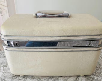 Vintage Samsonite cream Train Case