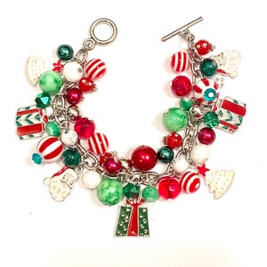 Christmas Present Charm Bracelet: Red, Green and White Merry Christmas Charm Bracelet