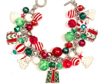 Christmas Present Charm Bracelet: Red, Green and White Merry Christmas Charm Bracelet