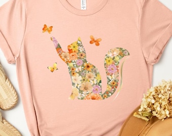 Cat Mom Shirt Floral, Cat TShirt, Wildflowers Cat Tee, Cat Lover Shirt, Animal Lover Tee, Cat Lovers Shirt, Cat Mom Gift, Nature Lover Cats