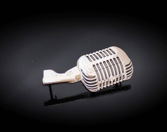 Microphone Pin Badge Retro Vintage Style - 3D 