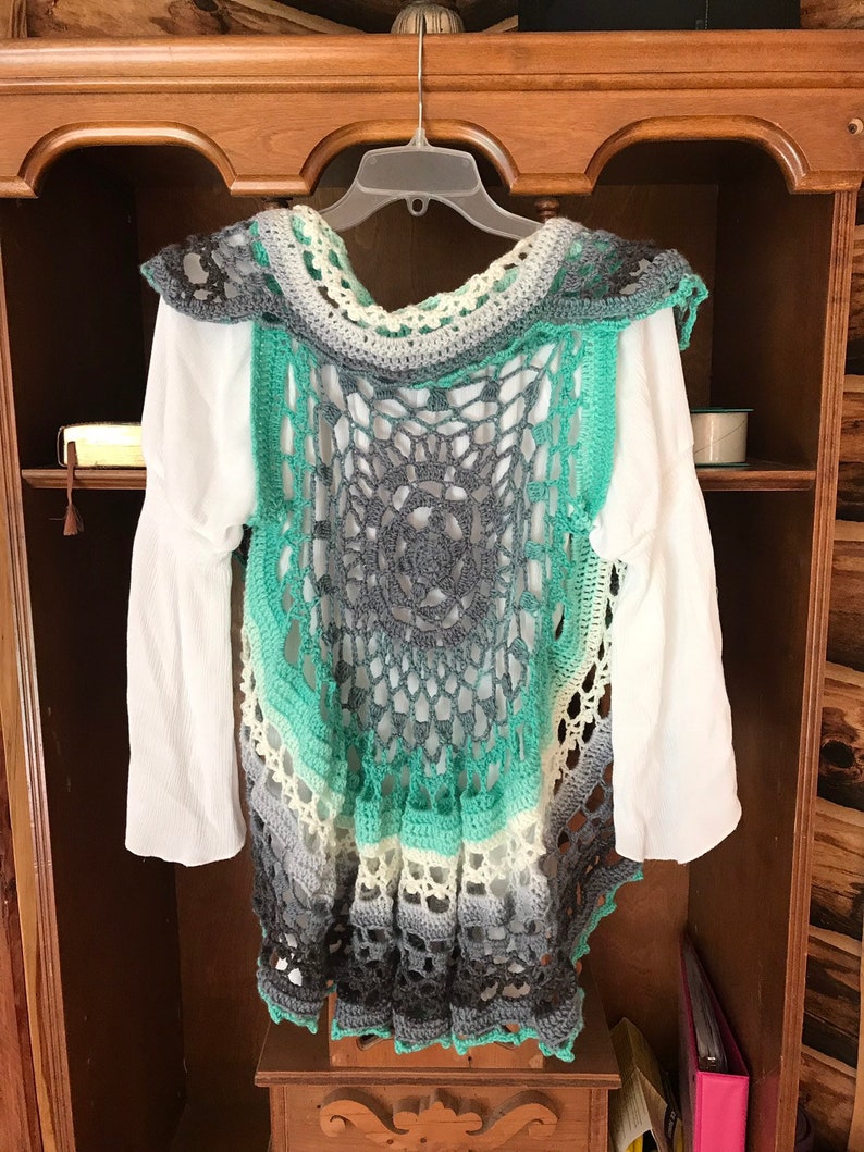 Flora circle vest