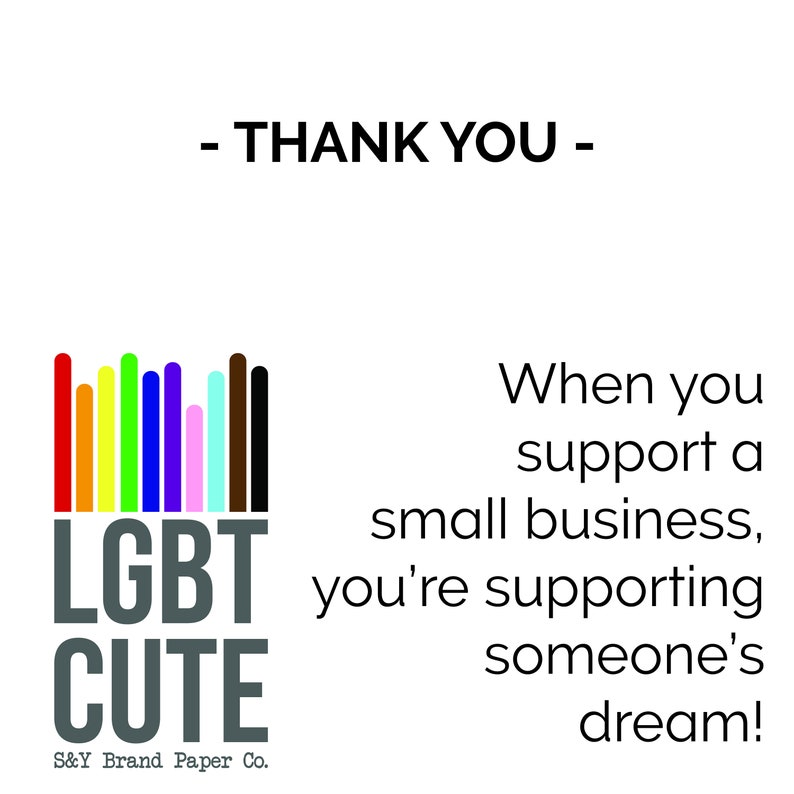 K&ouml;nnte beinhalten: Eine Grafik mit einem Regenbogen-Balkendiagramm und dem Text "LGBT CUTE" darunter. Der Text "S&Y Brand Paper Co." befindet sich unter der Grafik. Der Text "When you support a small business, you're supporting someone's dream!" befindet sich auf der rechten Seite des Bildes.