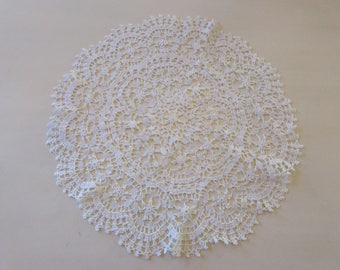 VINTAGE CROCHETED DOILY