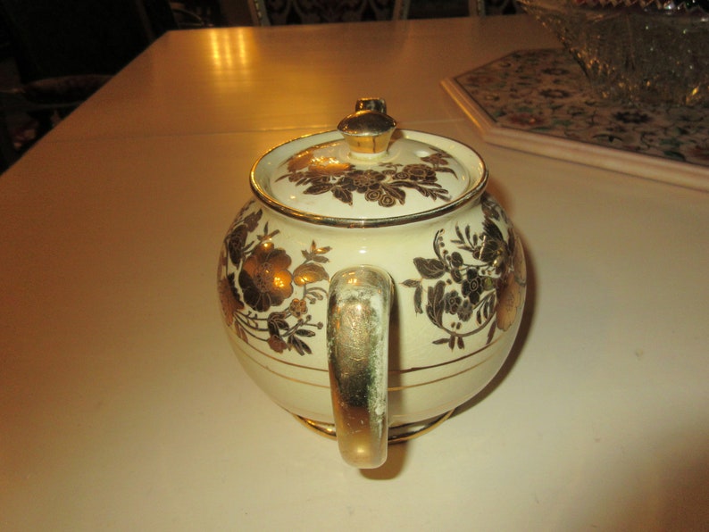 ENGLAND SADLER TEAPOT with Lid