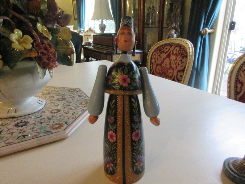 RUSSIA DOLL FIGURINE
