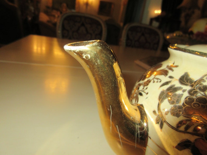 ENGLAND SADLER TEAPOT with Lid