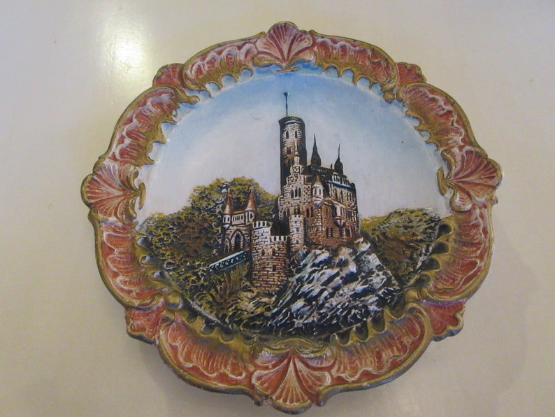 LICHENSTEIN PLATE WALL Hanging