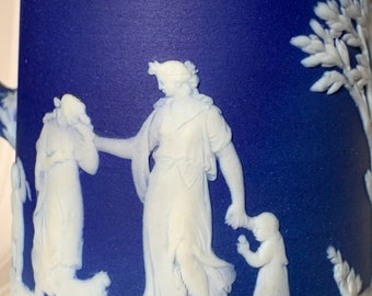 Antik Wedgwood Jasperware-kanna, koboltblå, klassisk relief