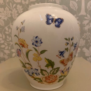 Beautiful Aynsley Vintage  ‘Cottage Garden’ Flowers & Butterfly China Vase