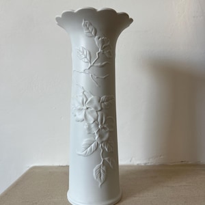 Vintage AK Kaiser, (Alboth & Kaiser) 1970&#39;s White Bisque Porcelain Vase - Manfred Frey - / Lovely Gift/ Vintage Home Decor