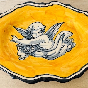 Meistersignierte spanische ROBLES Keramik Platte | Kulturerbe El Puente del Arzobispo | Blauer Renaissance-Engel auf Giallo Antico