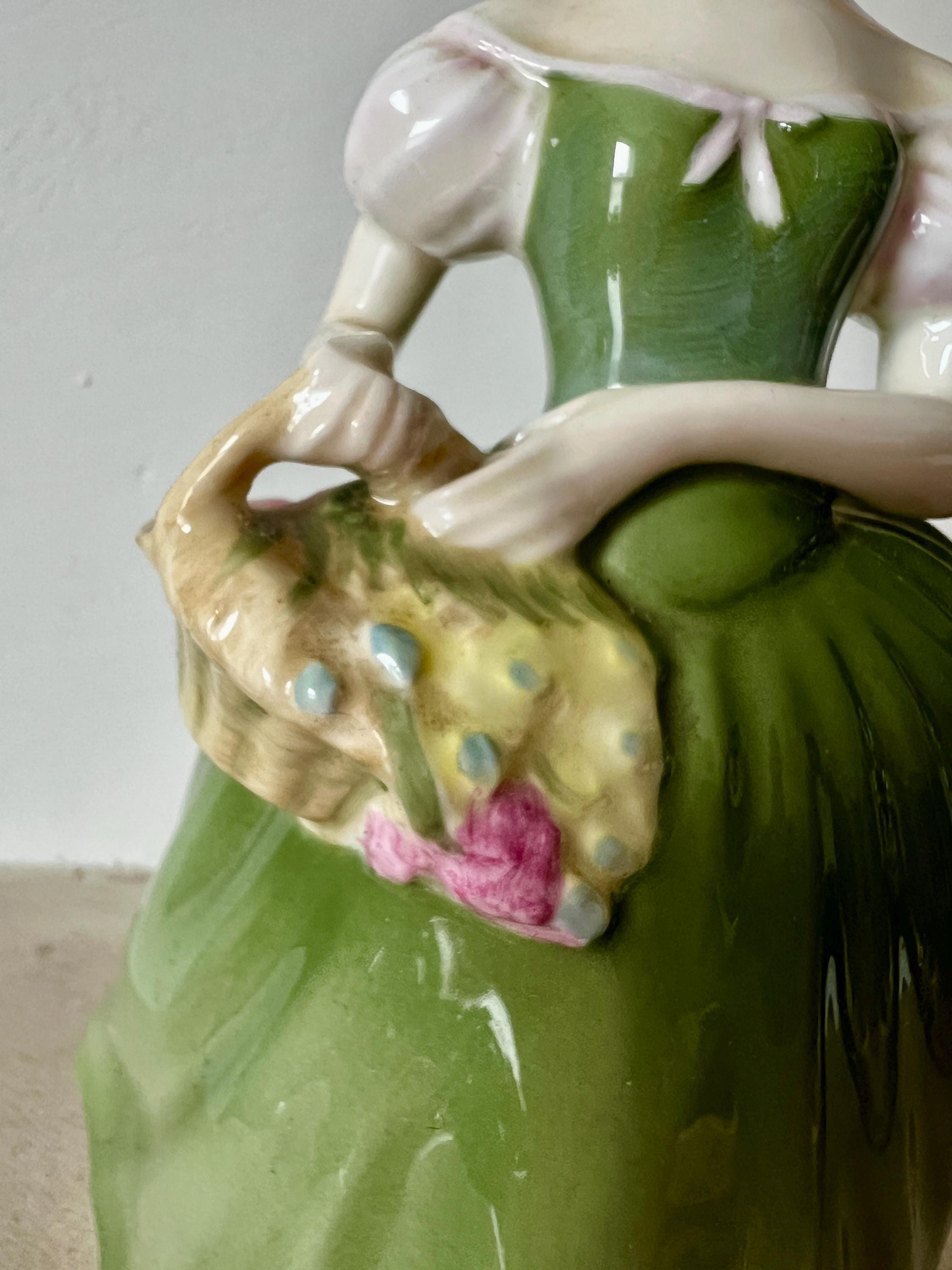 ☆ロイヤルドルトン Clarissa陶器人形 ☆ Vintage Royal Doulton Figurine Fine Bone China 'clarissa' - Royal