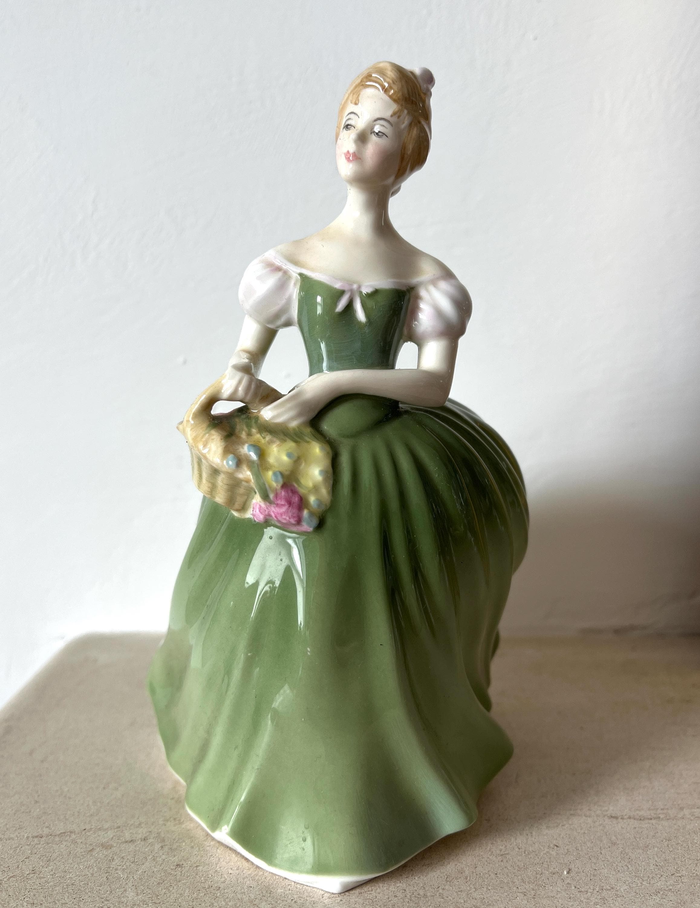 ☆ロイヤルドルトン Clarissa陶器人形 ☆ il_fullxfull.7155328558_hku9.jpg