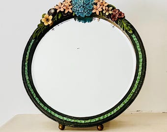 Espejo Barbola vintage de los años 30 con flores pintadas a mano, borde biselado y soporte.
