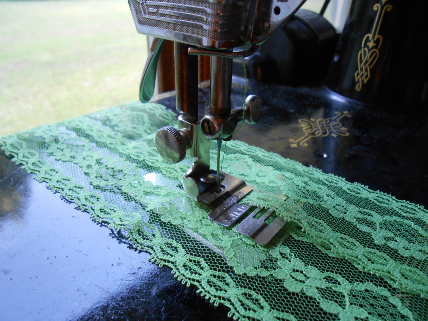 Vtg Singer EDGE STITCHER Foot Featherweight Sewing Machine Attachment