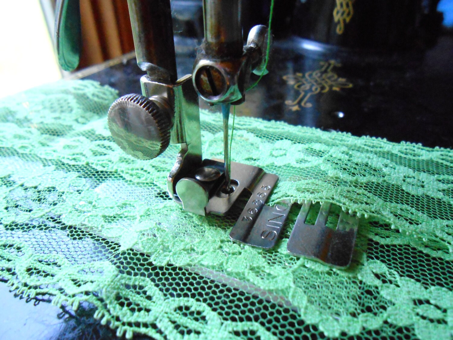 Vtg Singer EDGE STITCHER Foot Featherweight Sewing Machine Attachment